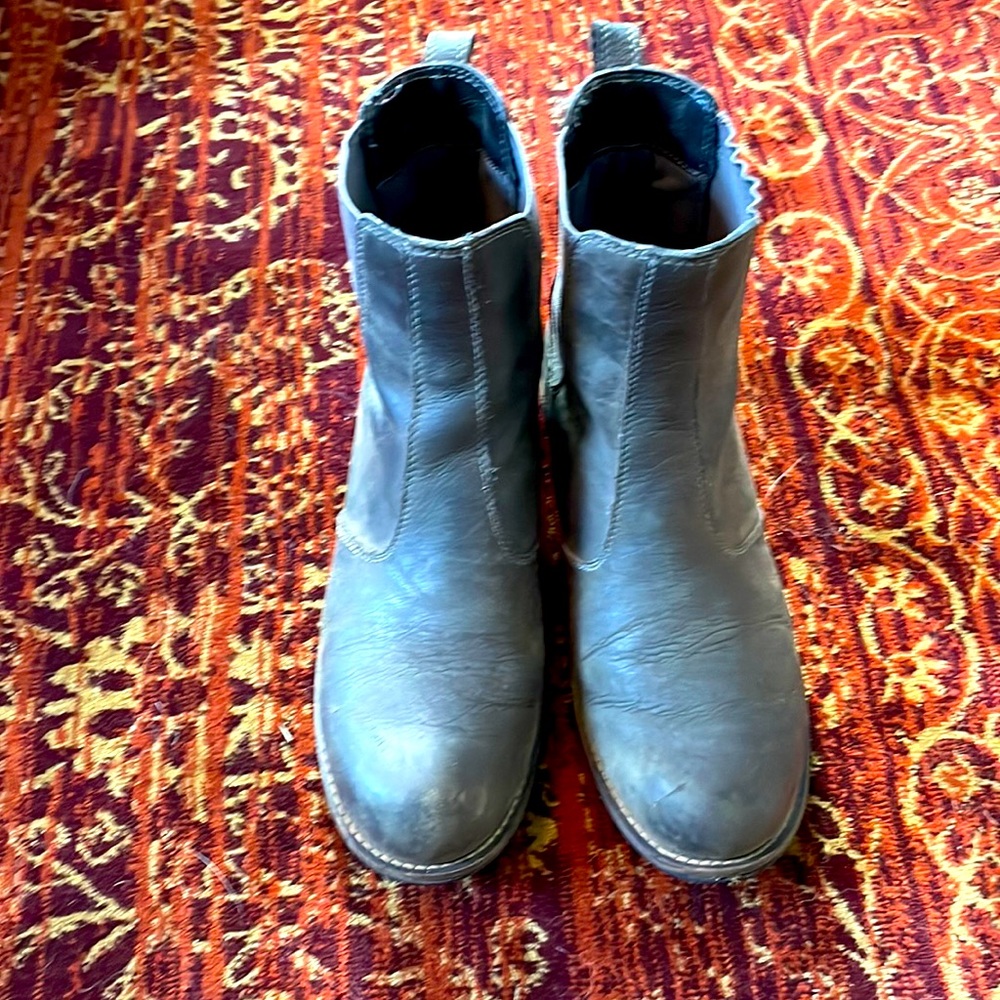 Kodiak waterproof and insulated causal boot. Size 10